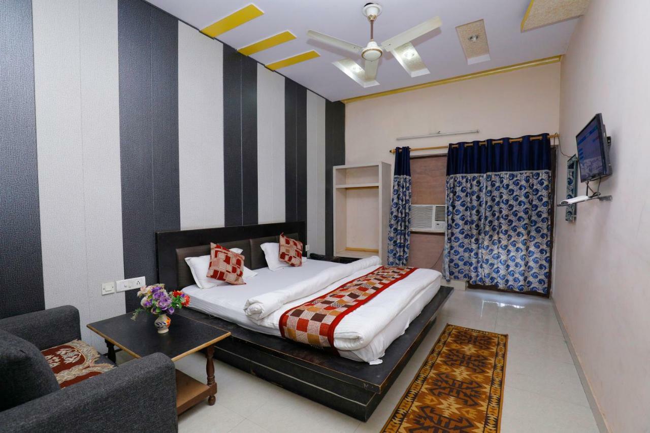 Hotel New Bakshi House Agra  Buitenkant foto